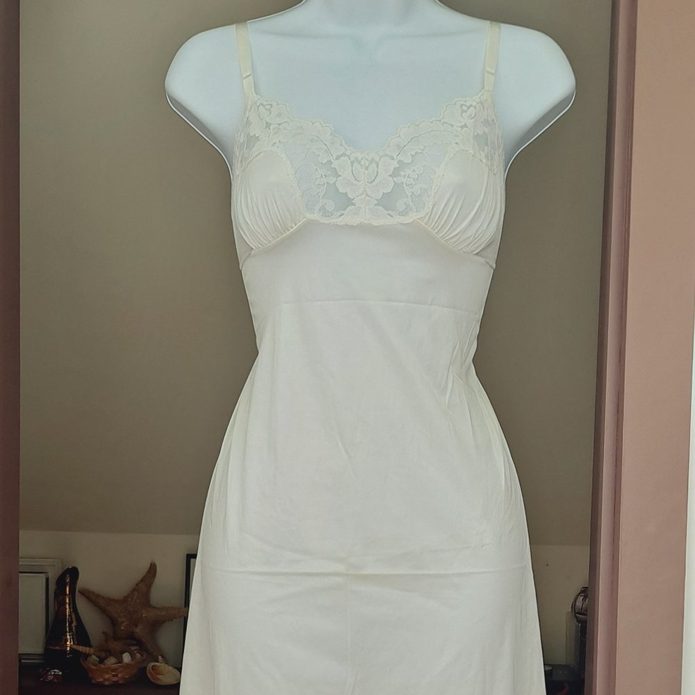 Vintage Vassarette White Satin Negligee Full Slip Sty… Gem